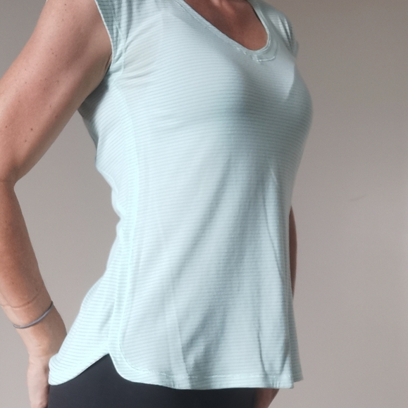 Lululemon - Track Tee - Picture 6 of 11